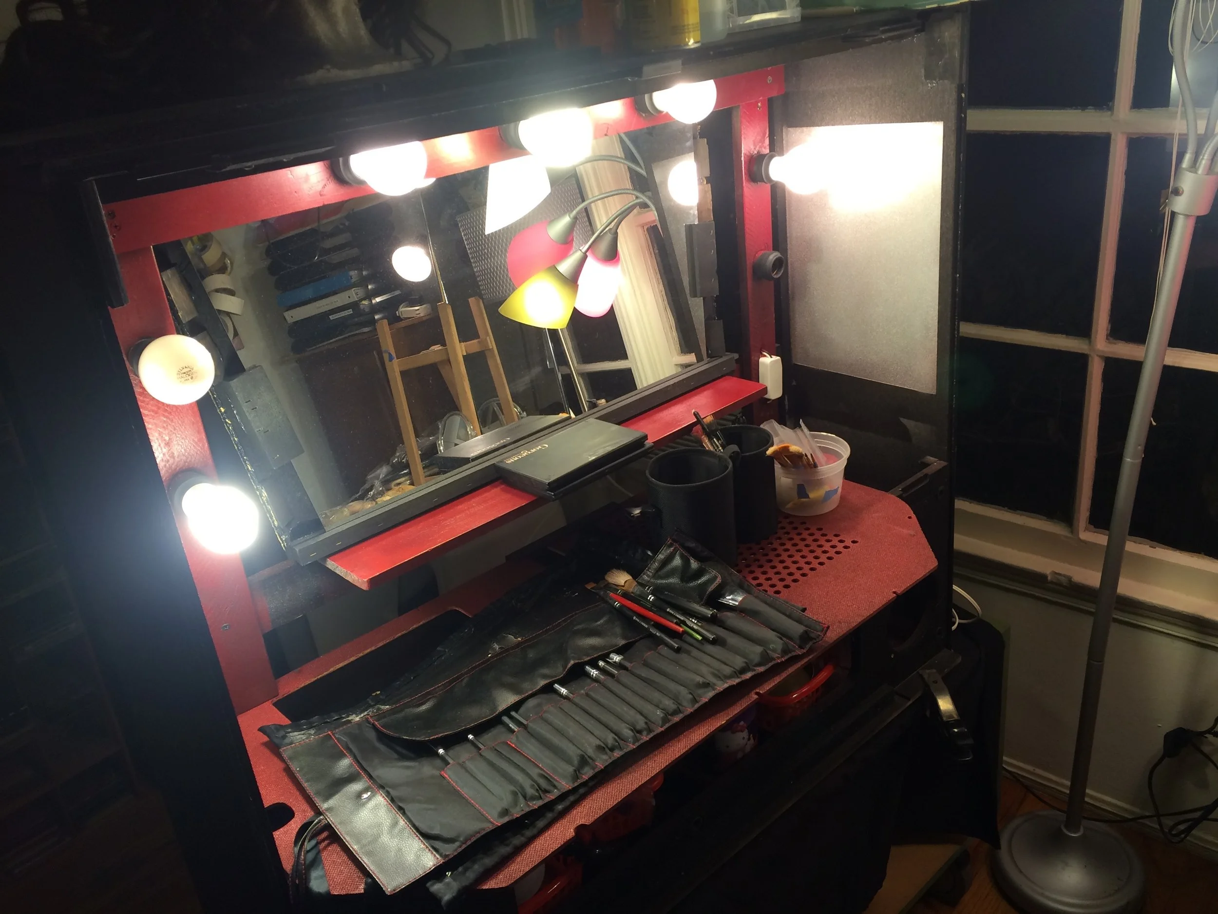 DIY makeup mirror